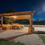 빌라 Unika Heated 40m2 Pool, Hot Tub, Sauna