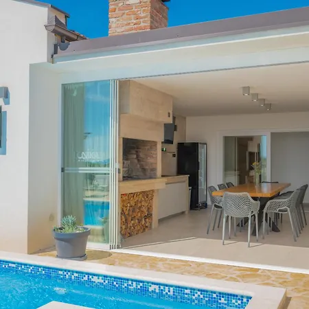别墅 Unika Heated 39m2 Pool, Jacuzzi, Sauna