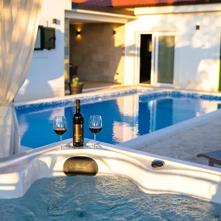 Unika Heated 40m2 Pool, Hot Tub, Sauna 빌라 *