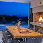 Unika Heated 40m2 Pool, Hot Tub, Sauna Villa Opanci