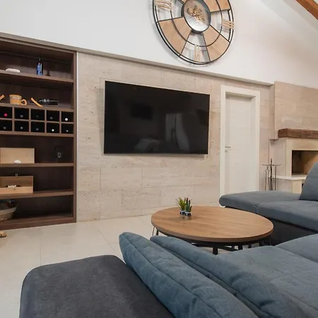 Unika Heated 39m2 Pool, Jacuzzi, Sauna Vila