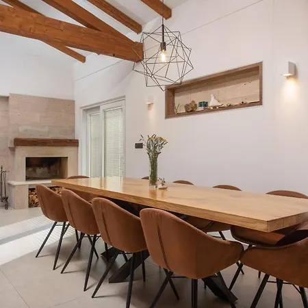 Unika Heated 39m2 Pool, Jacuzzi, Sauna