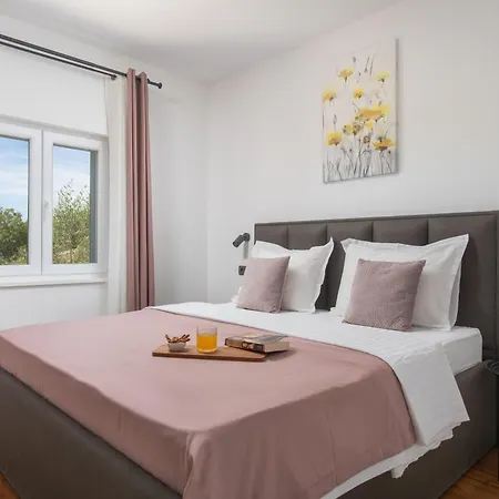 Unika Heated 39m2 Pool, Jacuzzi, Sauna *