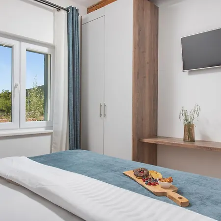 Unika Heated 39m2 Pool, Jacuzzi, Sauna * Opanci