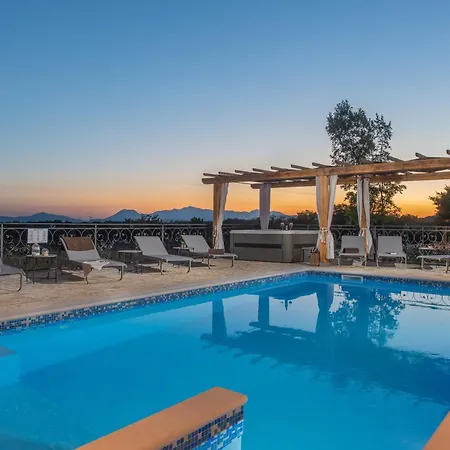 Unika Heated 39m2 Pool, Jacuzzi, Sauna