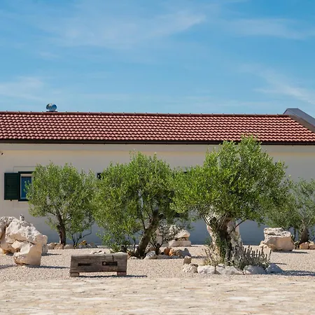 Unika Heated 39m2 Pool, Jacuzzi, Sauna Villa