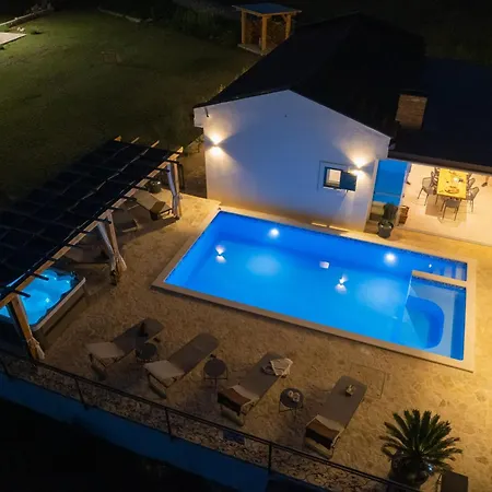 Unika Heated 39m2 Pool, Jacuzzi, Sauna *