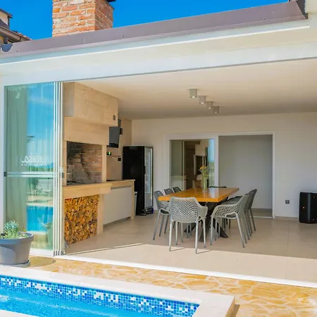 Unika Heated 40m2 Pool, Hot Tub, Sauna Villa *
