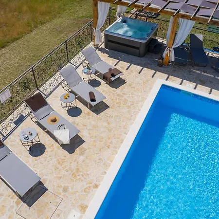 Unika Heated 40m2 Pool, Hot Tub, Sauna *